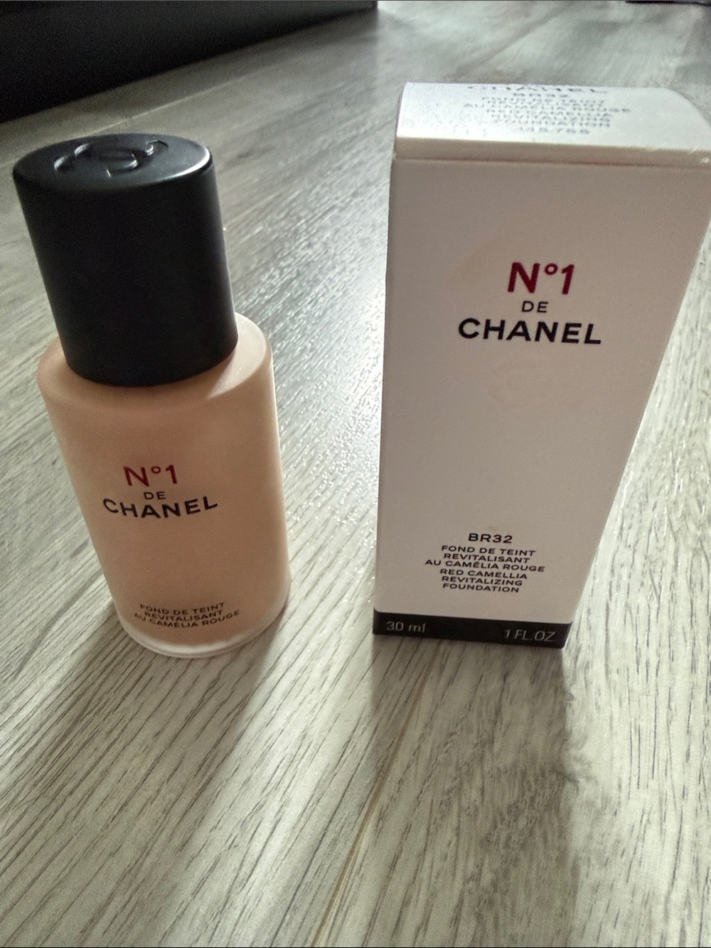 Chanel no 1 foundation BR 32. (30 ml )